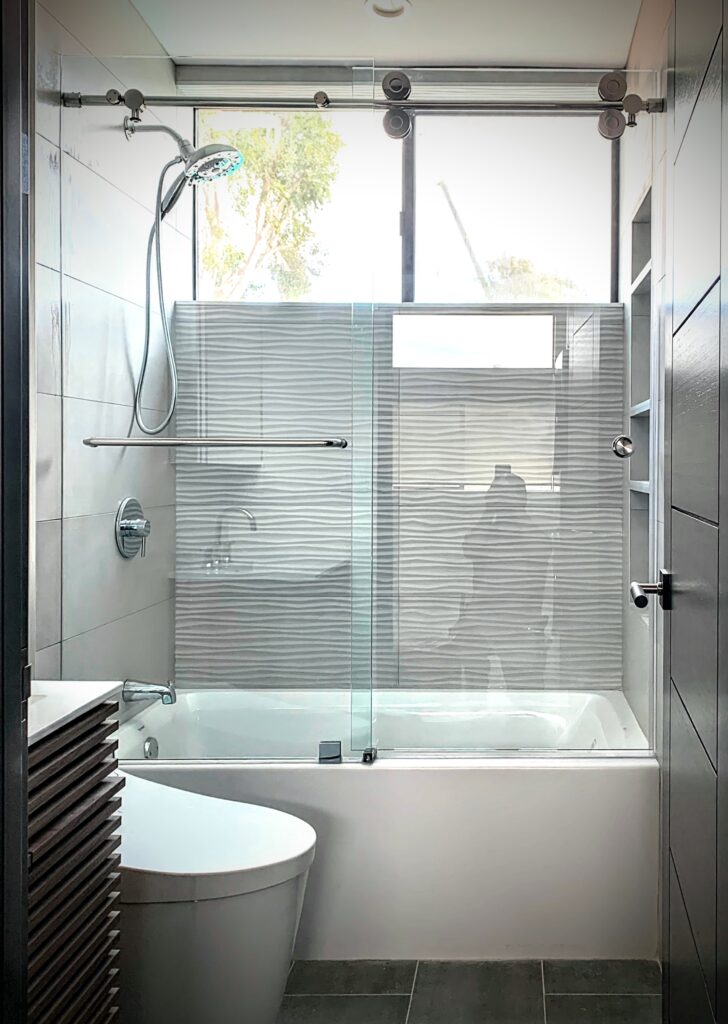 UnoVero Euro-Style Glass Single Sliding Shower Doors