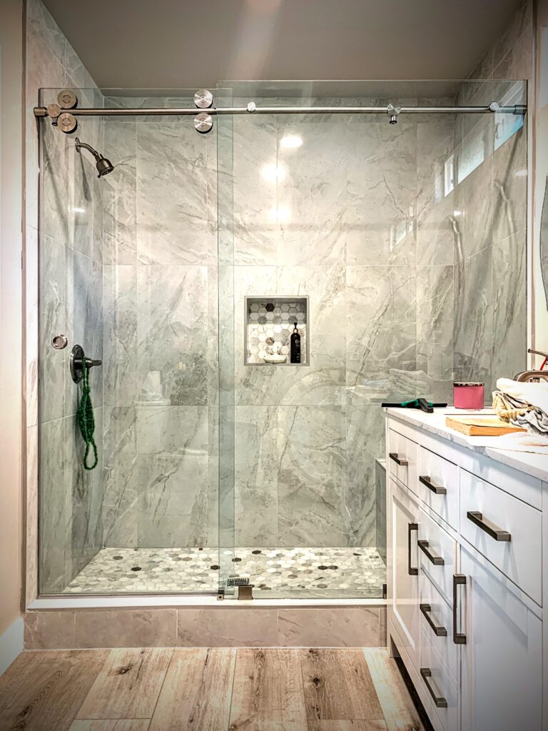 UnoVero Euro-Style Glass Single Sliding Shower Doors