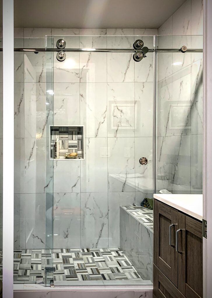 UnoVero Euro-Style Glass Single Sliding Shower Doors