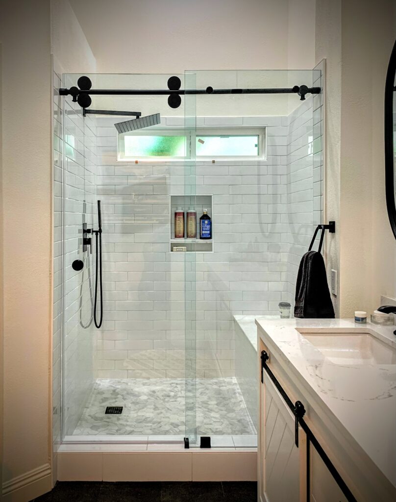 UnoVero Euro-Style Glass Single Sliding Shower Doors