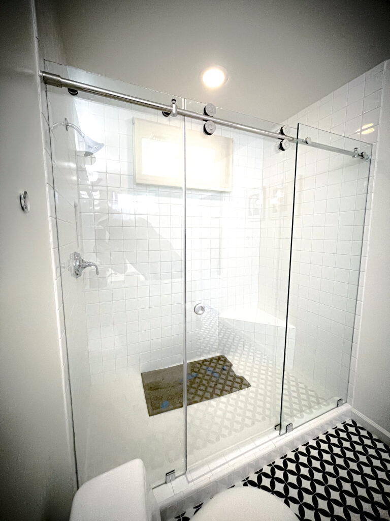 UnoVero Euro-Style Glass Single Sliding Shower Doors