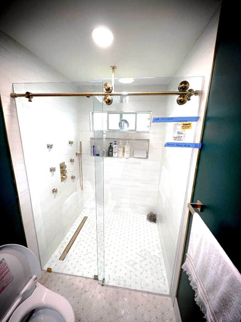 UnoVero Euro-Style Glass Single Sliding Shower Doors