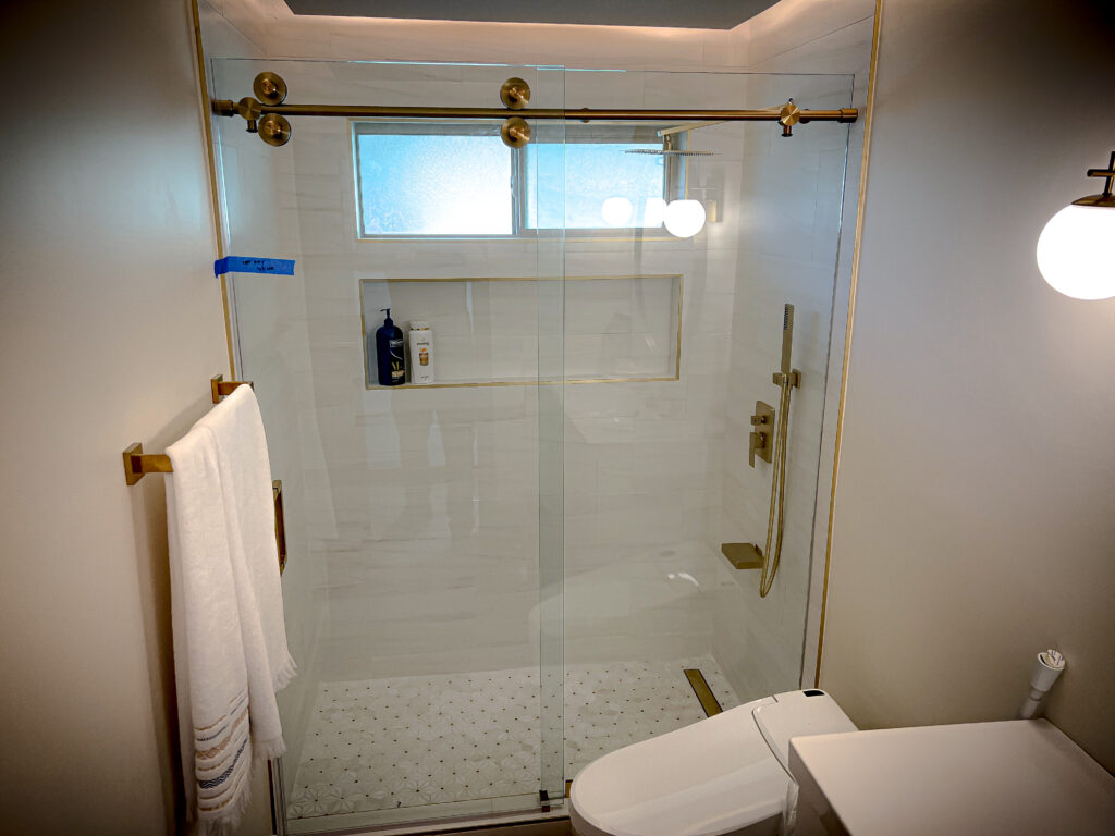 UnoVero Euro-Style Glass Single Sliding Shower Doors