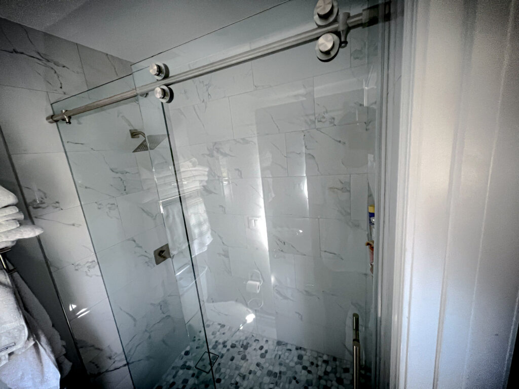 UnoVero Euro-Style Glass Single Sliding Shower Doors