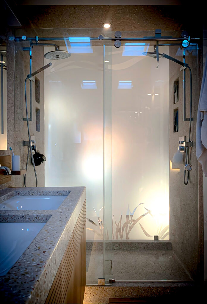 UnoVero Euro-Style Glass Single Sliding Shower Doors