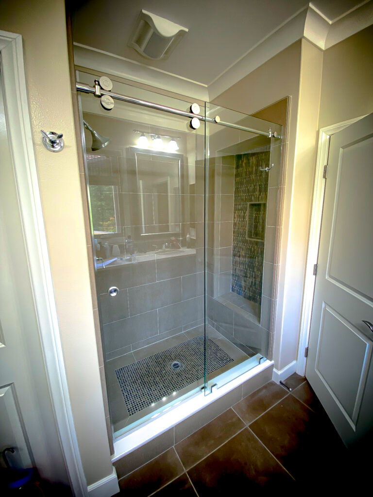 UnoVero Euro-Style Glass Single Sliding Shower Doors