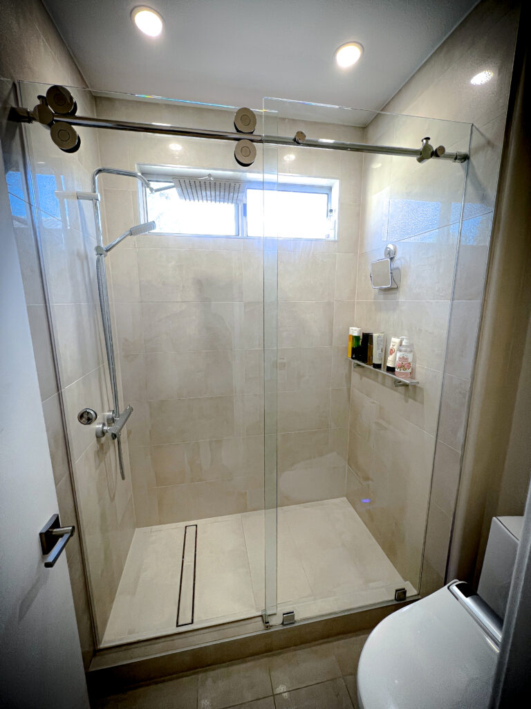 UnoVero Euro-Style Glass Single Sliding Shower Doors