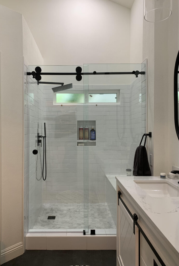 UnoVero Euro-Style Glass Single Sliding Shower Doors